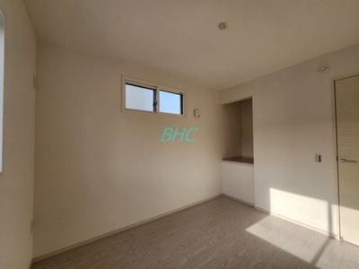 【洋室】 | 中庄1丁目1期 　分譲3区画１号地 | 住まう方でカスタマイズしていただけるシンプルなデザインの内装。