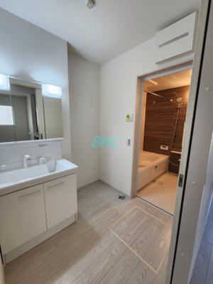 【独立洗面台】 | 中庄1丁目1期 　分譲3区画１号地 | 清潔感ある洗面台は、身だしなみチェックや肌のお手入れに最適です。