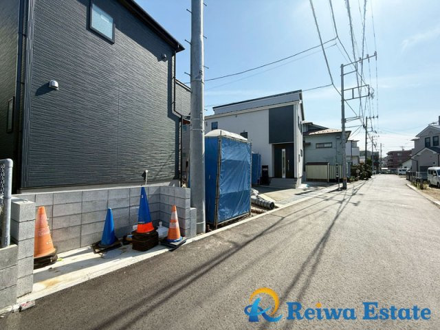 売地　茅ヶ崎市松林2丁目　の前面道路含む現地写真