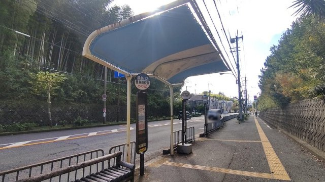 コンドミニアム千里中央の周辺|マンション前に
阪急バス「豊島高校前」バス停