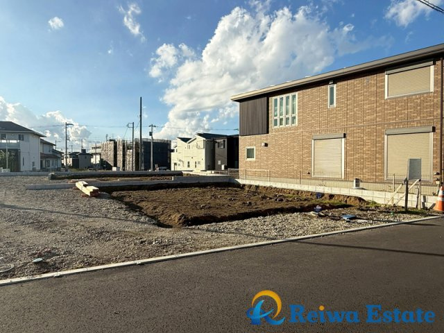 新築戸建　茅ヶ崎市松林2丁目　全10　の前面道路含む現地写真