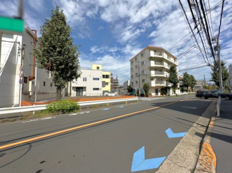 【前面道路含む現地写真】 | 南側道路は幅員12mの公道（希望丘通り）で開放感あり
2024年9月20日撮影