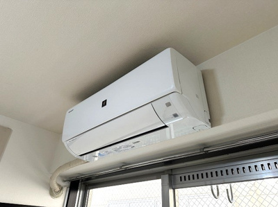 【設備】 | 日吉パフィオマンション | 暑い夏や寒い冬に大活躍！ダイニングキッチンから向かって右側の洋室6帖のお部屋にあるエアコンです☆冷暖房完備で1年中快適に過ごせます♪