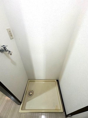 【設備】 | 日吉パフィオマンション | トイレ横にある室内洗濯機置場です！防水パンが付いているので万が一の漏水にも安心です！