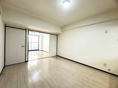 【居間・リビング】 | 日吉パフィオマンション | ダイニングキッチン9帖☆キッチン側からの眺めです！椅子とテーブルを囲んで家族団欒の時間を過ごせます♪