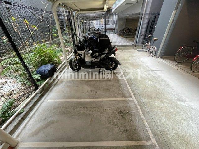 アーバネックス心斎橋の駐車場