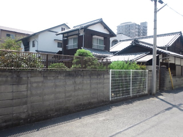 西条市大町の売地の前面道路含む現地写真
