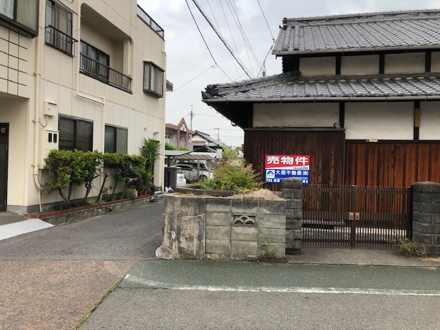 西条市大町の売地の前面道路含む現地写真