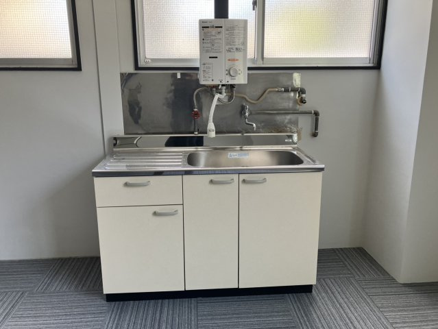 蒲郡事務所のキッチン