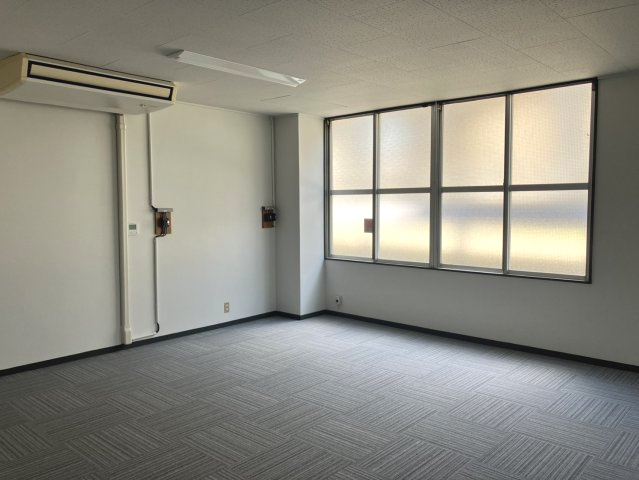 蒲郡事務所の内装