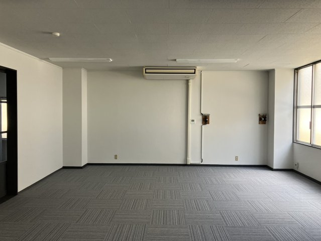 蒲郡事務所の内装