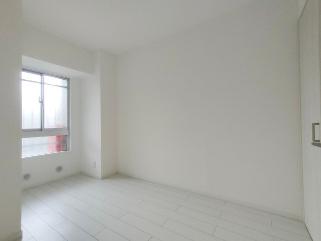 レックスハイム吉川の洋室|落ち着いた色調の洋室です