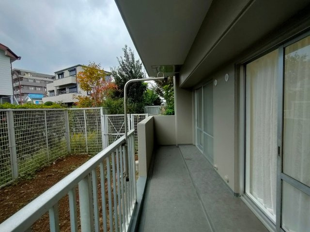 レックスハイム吉川のバルコニー|お洗濯にも便利なバルコニー