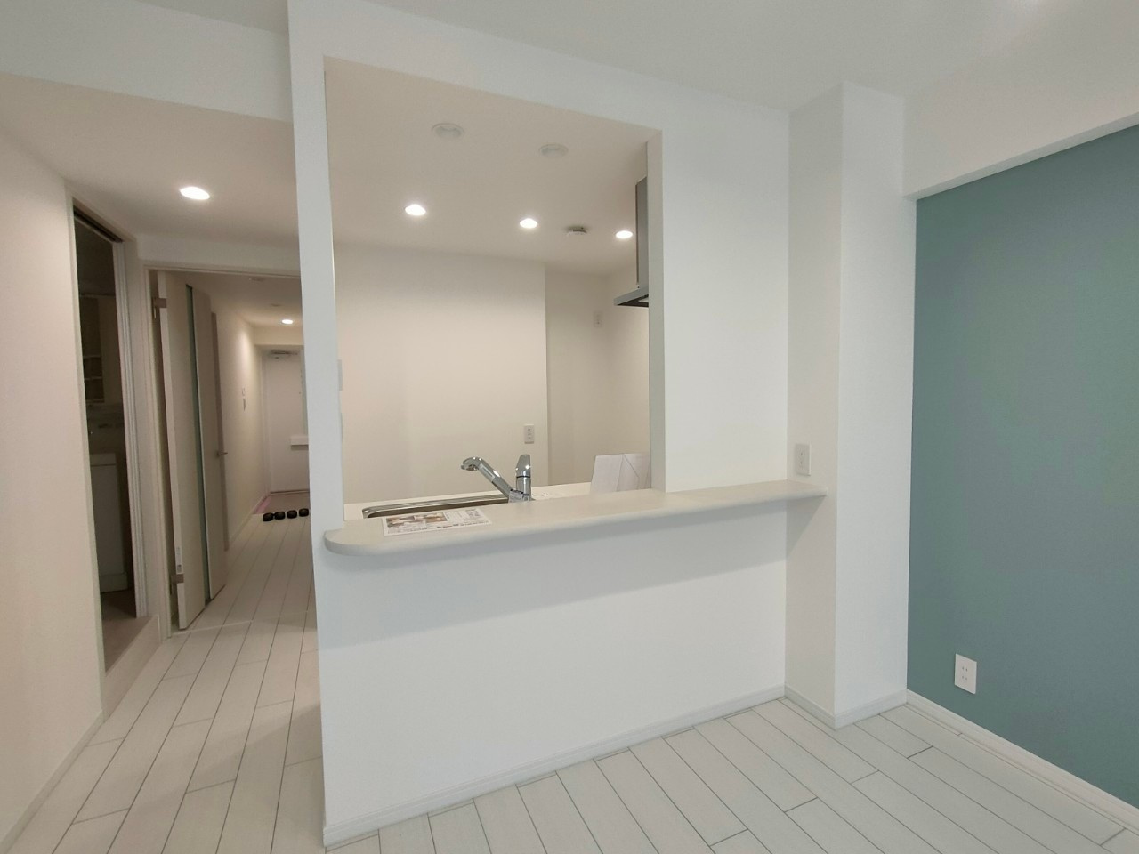 レックスハイム吉川の居間・リビング|対面キッチン