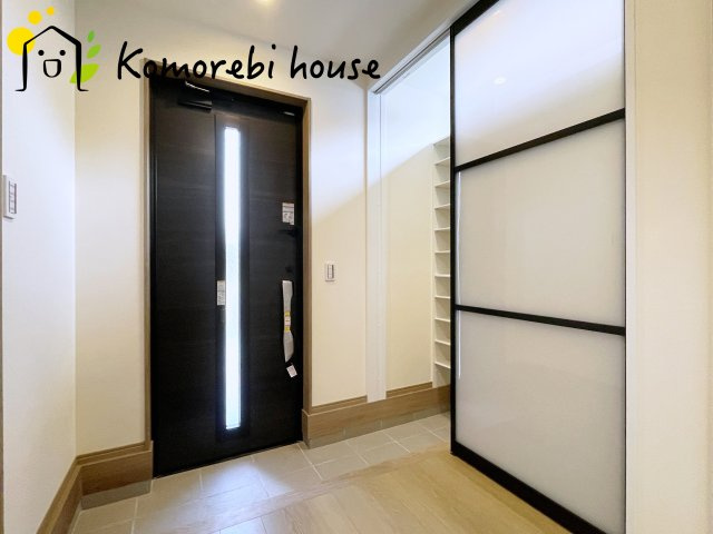 西区内野本郷　中古一戸建て　CHELINO　01の玄関|きれいな玄関です