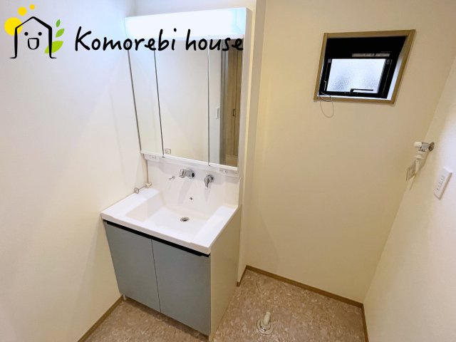 西区内野本郷　新築一戸建て　CHELINO　01の独立洗面台|朝の身支度には欠かせない独立洗面化粧台