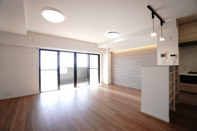 【居間・リビング】 | 【上質リノベ】フローレンス井口台 | 室内（2024年10月30日11：00頃）撮影