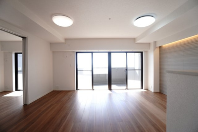 【居間・リビング】 | 【上質リノベ】フローレンス井口台 | 室内（2024年10月30日11：00頃）撮影