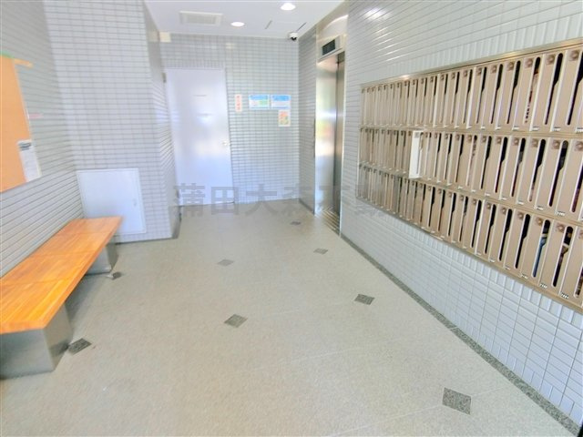 パインコート梅屋敷のエントランス
