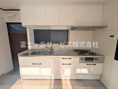 【キッチン】 | 浜松市中央区神原町 中古戸建て | 前から見たキッチンです