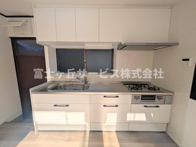 【キッチン】 | 浜松市中央区神原町 中古戸建て | 前から見たキッチンです