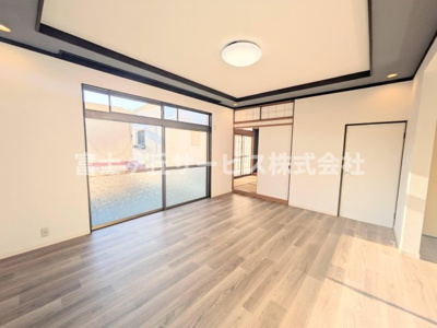 【居間・リビング】 | 浜松市中央区神原町 中古戸建て | リビングダイニングです