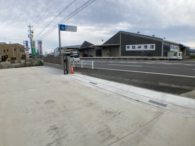 沢田新田一棟貸倉庫の駐車場