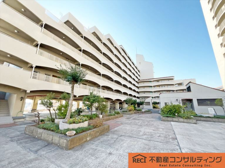 夙川グリーンタウン南棟の外観