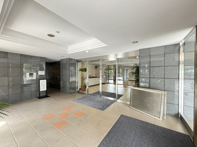 リシェ広尾のエントランス|セキュリティ面も安心のオートロックが付いています