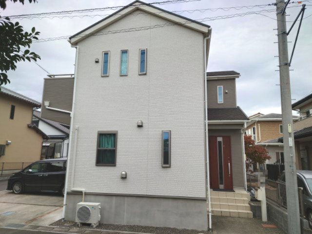 売中古戸建　焼津市大覚寺１丁目の外観|いつも気持ちよくご家族を迎えられる玄関です！