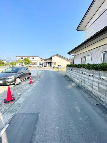 川中島駅前分譲地の前面道路含む現地写真