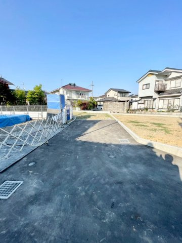 川中島駅前分譲地の前面道路含む現地写真