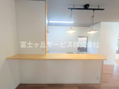 【キッチン】 | 袋井市春岡 中古戸建て | 前から見たキッチンです