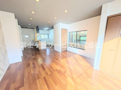 【居間・リビング】 | 袋井市春岡 中古戸建て | リビングダイニングです