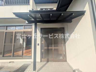 【エントランス】 | 袋井市春岡 中古戸建て | エントランスです