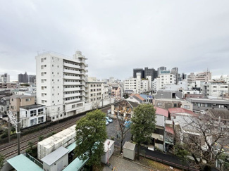 【展望】 | 眼前に広がる空の雄大さと、このお部屋の自慢の一つである「眺望」をご覧ください。毎日、この景色を独り占めできる新生活に夢が広がります。～即日のご見学可能～　お問合せはお気軽にどうぞ。
