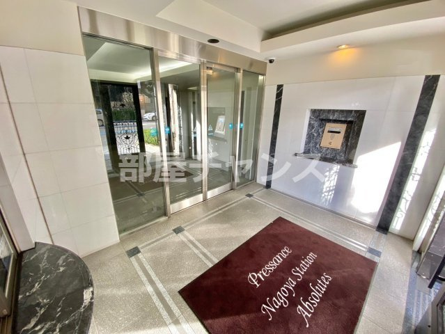 プレサンス名古屋STATIONアブソリュートのエントランス
