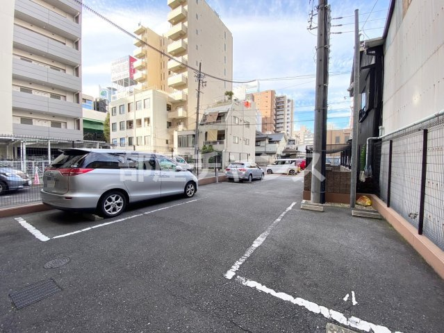 プレサンス名古屋STATIONアブソリュートの駐車場