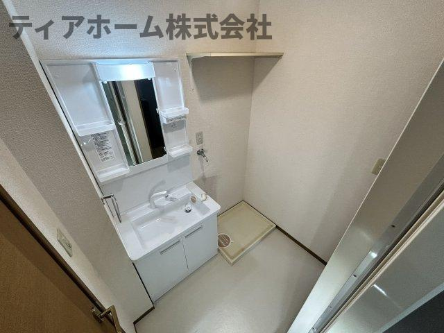 桑の実ハッピィハウスの洗面所|明るい洗面所です