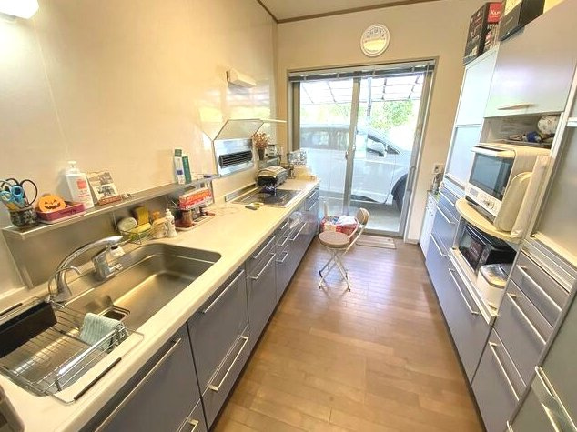 茂原市大芝　中古戸建のキッチン|平成15年9月築 ３LDKRC造平屋建 ゲストルーム・洋室約18帖 お庭にヤシの木 電動シャッター