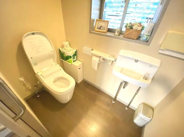 茂原市大芝　中古戸建のトイレ|平成15年9月築 ３LDKRC造平屋建 ゲストルーム・洋室約18帖 お庭にヤシの木 電動シャッター