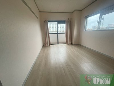 レイクサイドマンションカサイの居間・リビング