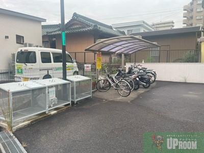 レイクサイドマンションカサイの駐車場