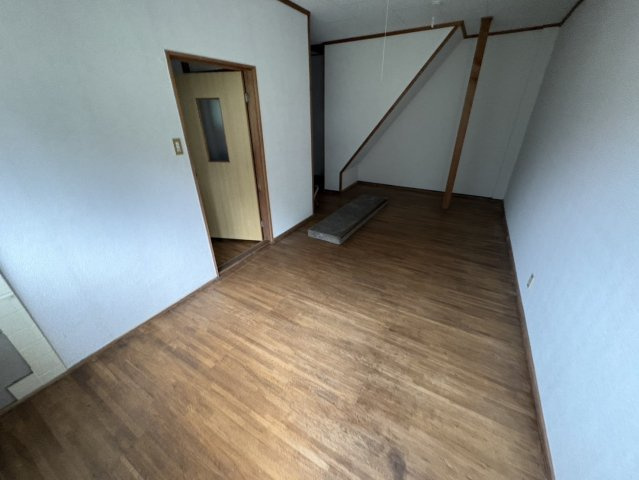 西松ヶ丘Bの居間・リビング