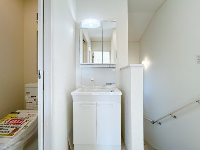 熊谷市上之　戸建住宅の洗面所|２階ホールに洗面台設置