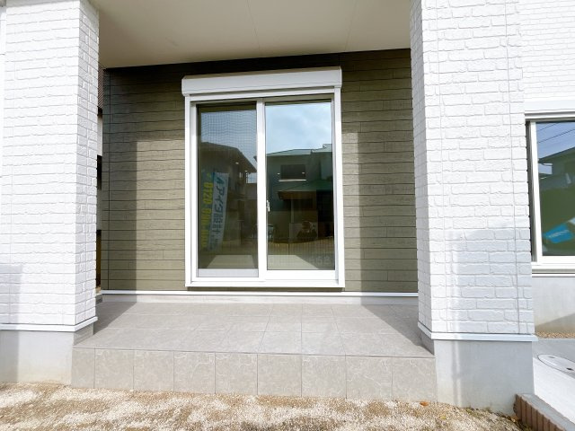 熊谷市上之　戸建住宅のその他|リビング前タイルデッキ