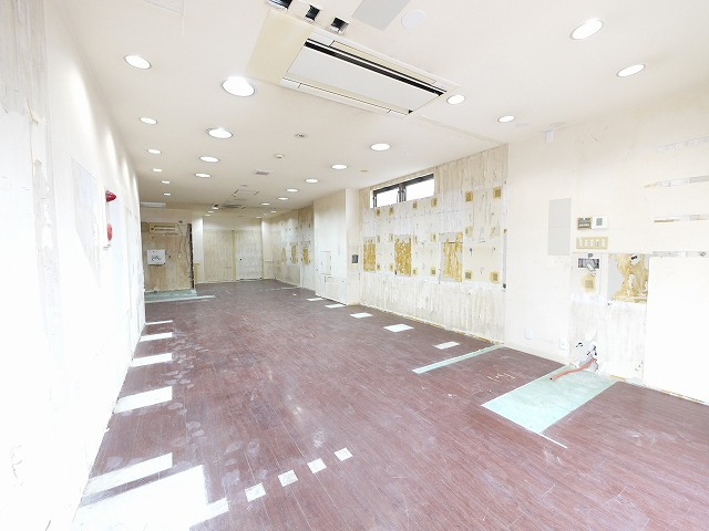和光天理ビルの内装