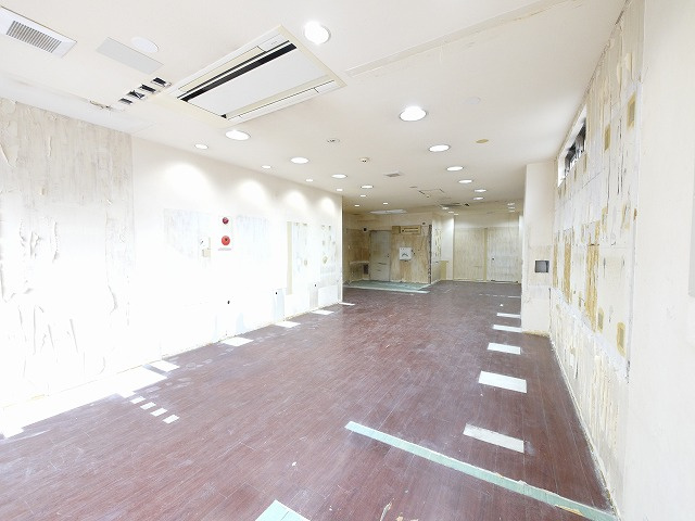 和光天理ビルの内装