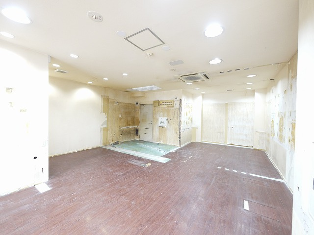 和光天理ビルの内装