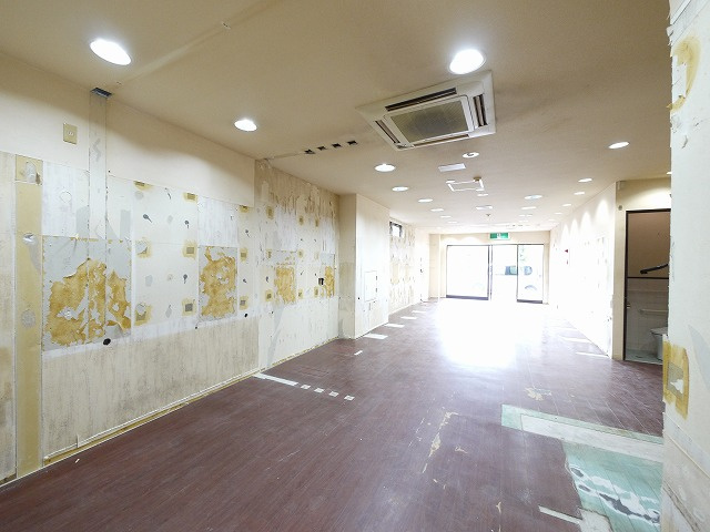 和光天理ビルの内装
